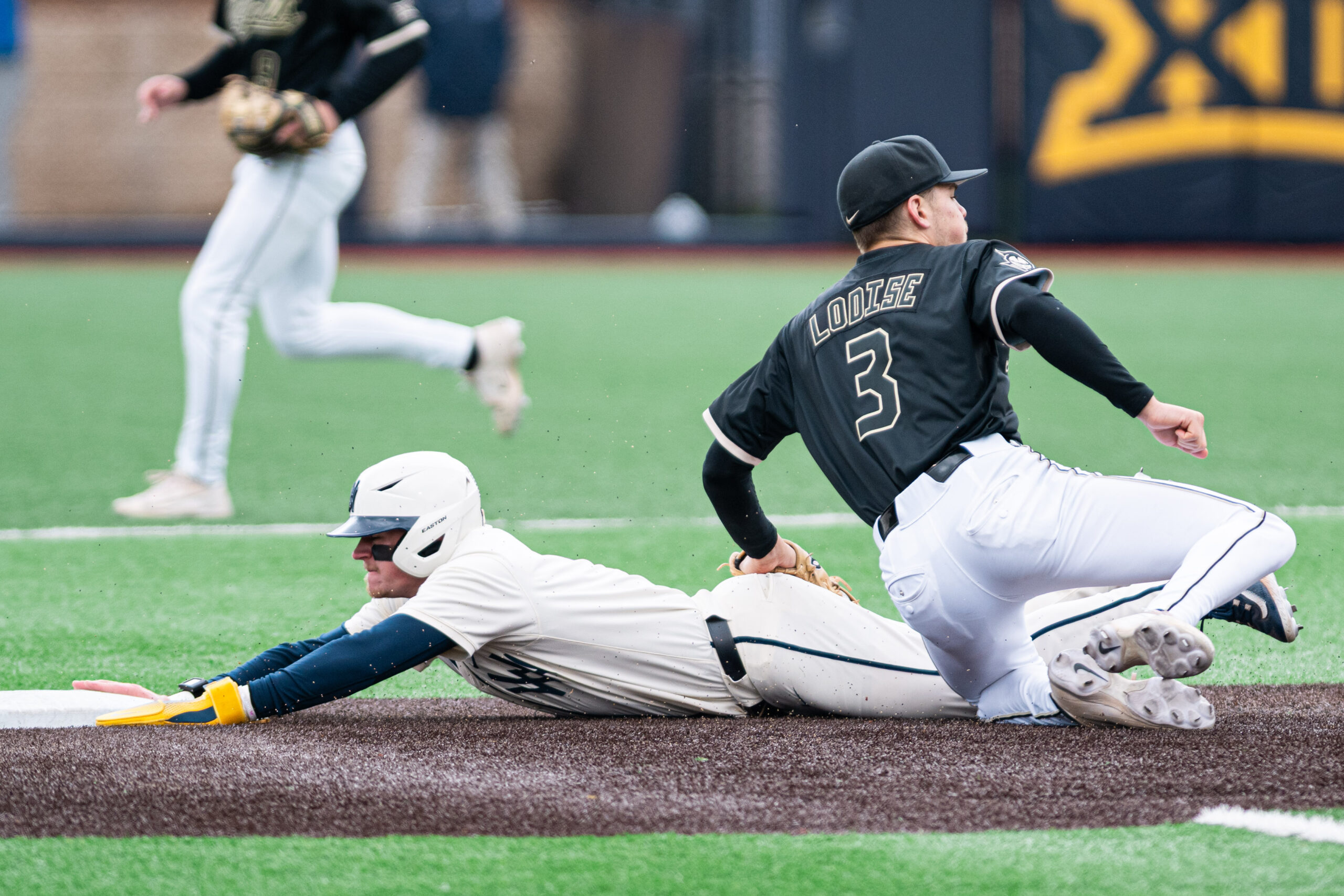 No. 23 UCF takes series against No. 13 WVU with a 5-1 win on Sunday